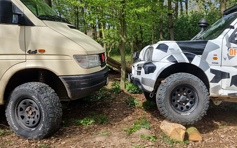 MB Sprinter 4x4: Velká kola a lift podvozku. Stojí to za to?