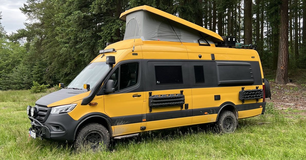 Tenhle obytný MB Sprinter 4x4 má všechno...